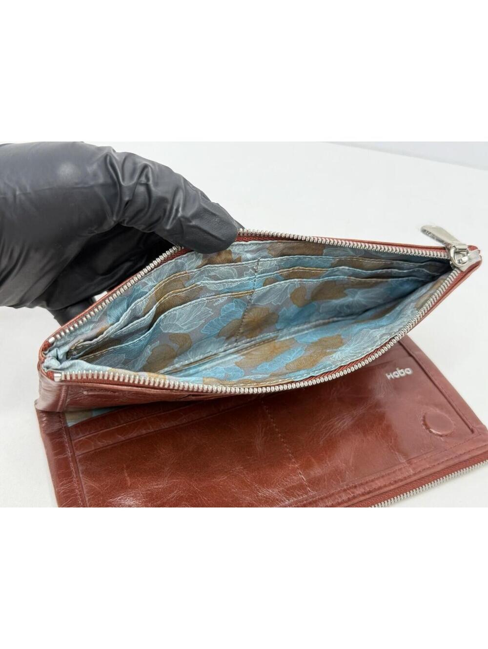 HOBO International TAYLOR Burgundy Leather Magnetic Bi-Fold Clutch Wallet P144 - Picture 3 of 15